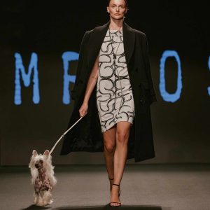 Model vodi Dexter "CC Top Exclusive" na pisti - Fashion Show 2023
